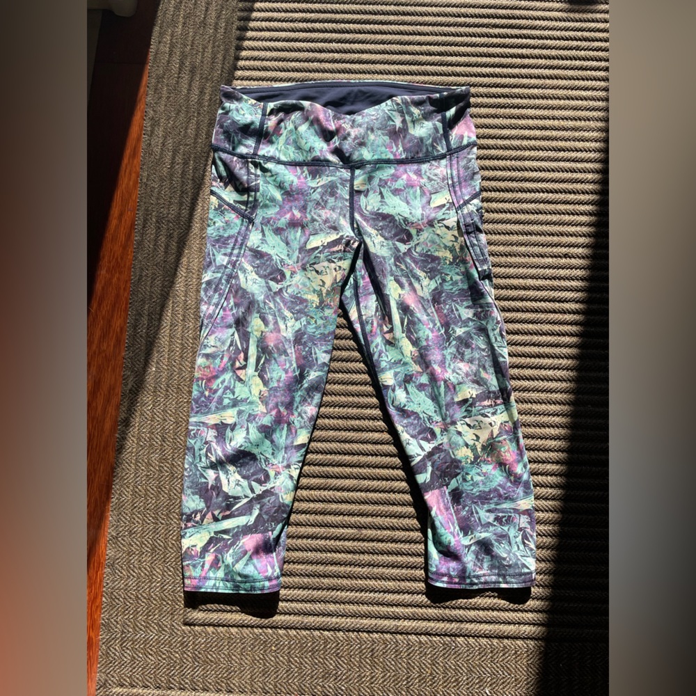 Lululemon Run: Top Speed - Woman’s Crop Leggings Blue Green Purple Abstract